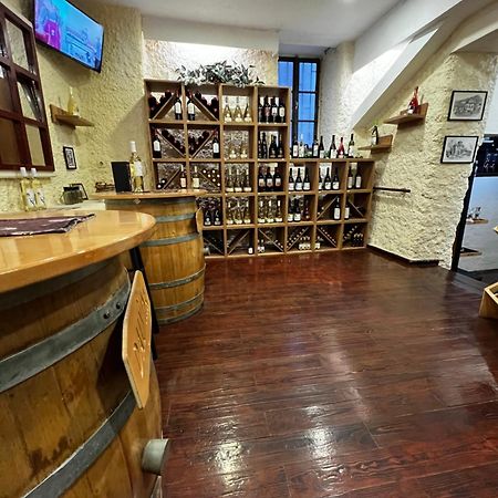 אוהריד Patche Residence - A Wine Cellar Hideaway In The Historic Home Of Revolutionary Metodi Patche מראה חיצוני תמונה