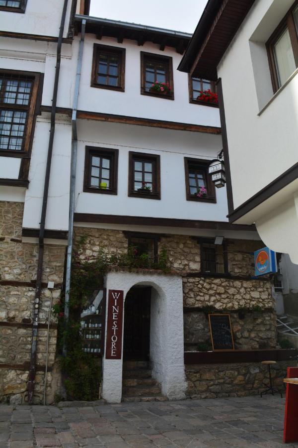 אוהריד Patche Residence - A Wine Cellar Hideaway In The Historic Home Of Revolutionary Metodi Patche מראה חיצוני תמונה