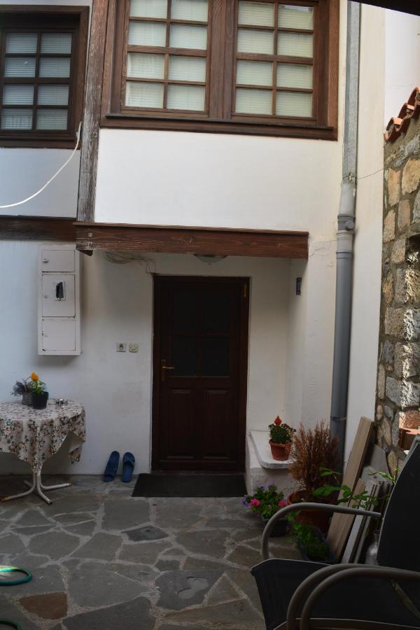 אוהריד Patche Residence - A Wine Cellar Hideaway In The Historic Home Of Revolutionary Metodi Patche מראה חיצוני תמונה