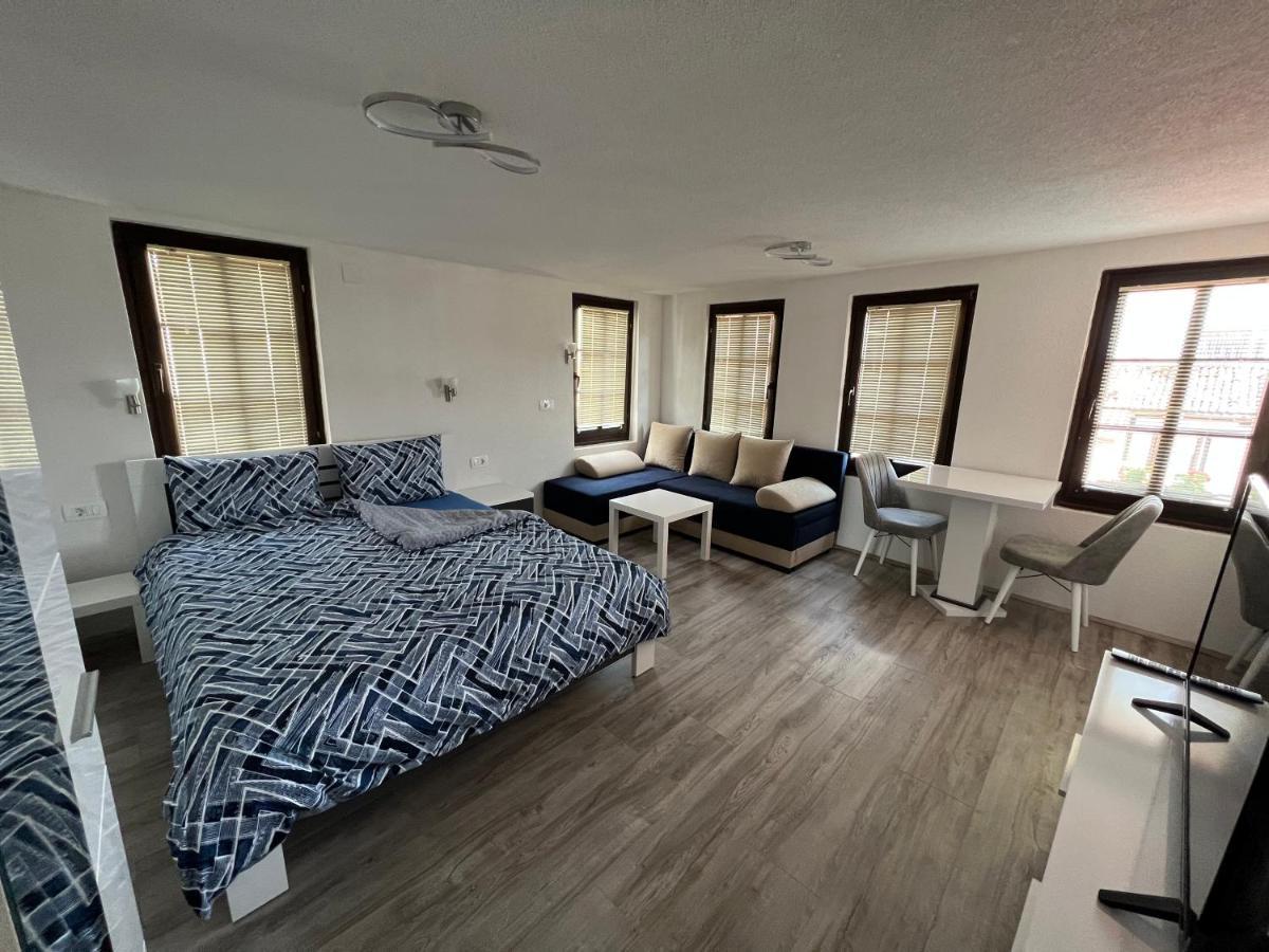 אוהריד Patche Residence - A Wine Cellar Hideaway In The Historic Home Of Revolutionary Metodi Patche מראה חיצוני תמונה