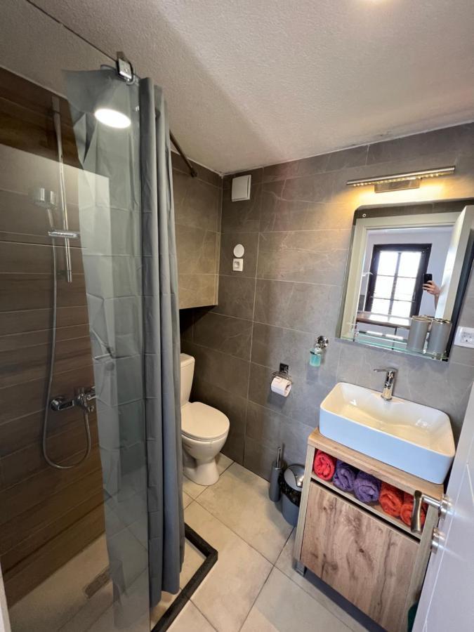 אוהריד Patche Residence - A Wine Cellar Hideaway In The Historic Home Of Revolutionary Metodi Patche מראה חיצוני תמונה