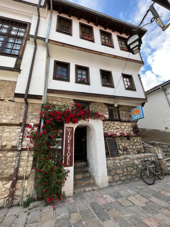 אוהריד Patche Residence - A Wine Cellar Hideaway In The Historic Home Of Revolutionary Metodi Patche מראה חיצוני תמונה