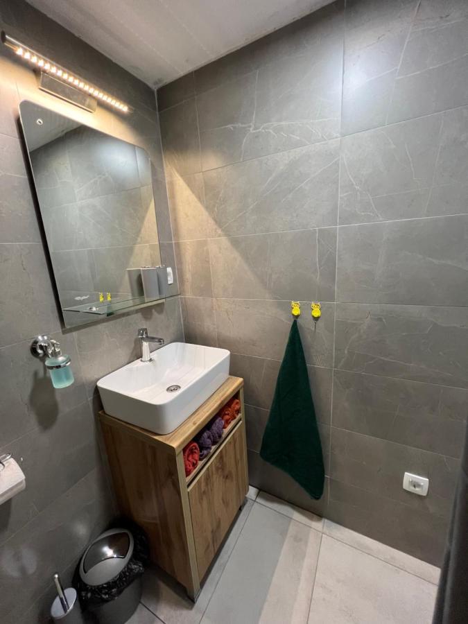 אוהריד Patche Residence - A Wine Cellar Hideaway In The Historic Home Of Revolutionary Metodi Patche מראה חיצוני תמונה